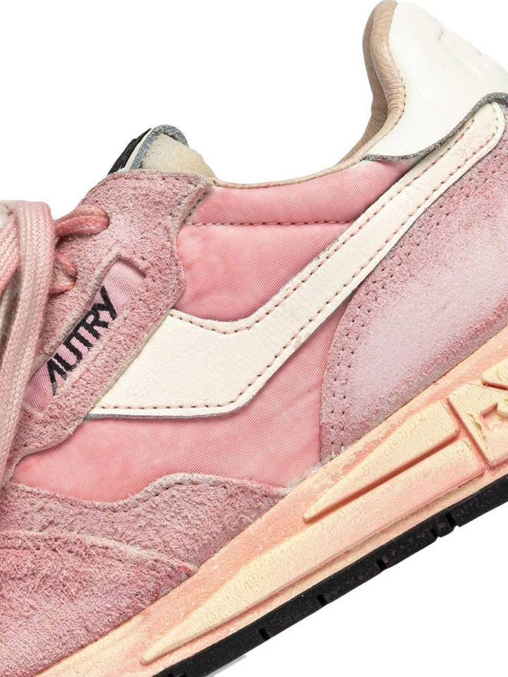 Sneakers con charm 