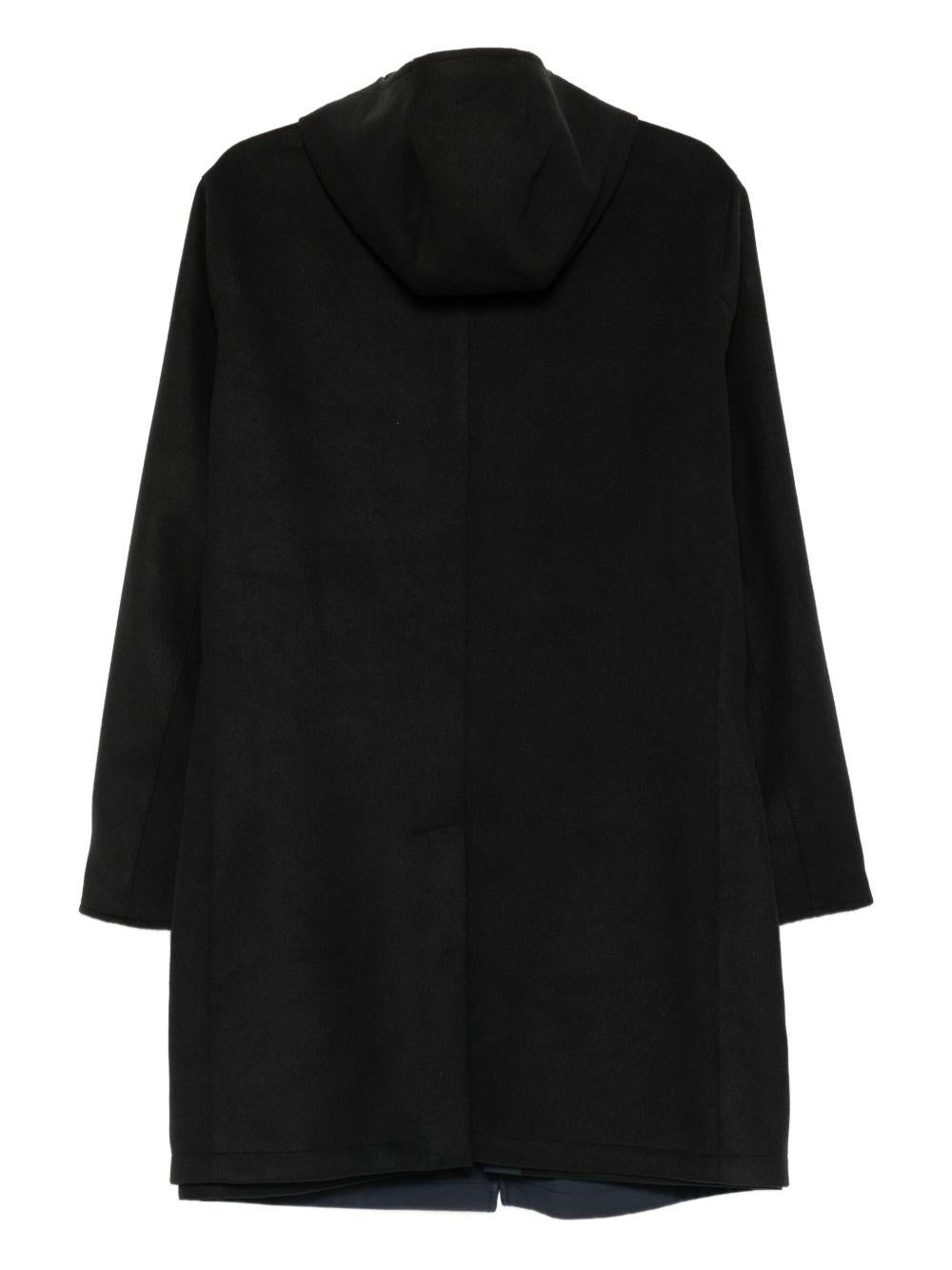 Cappotto nero monopetto con cappuccio 