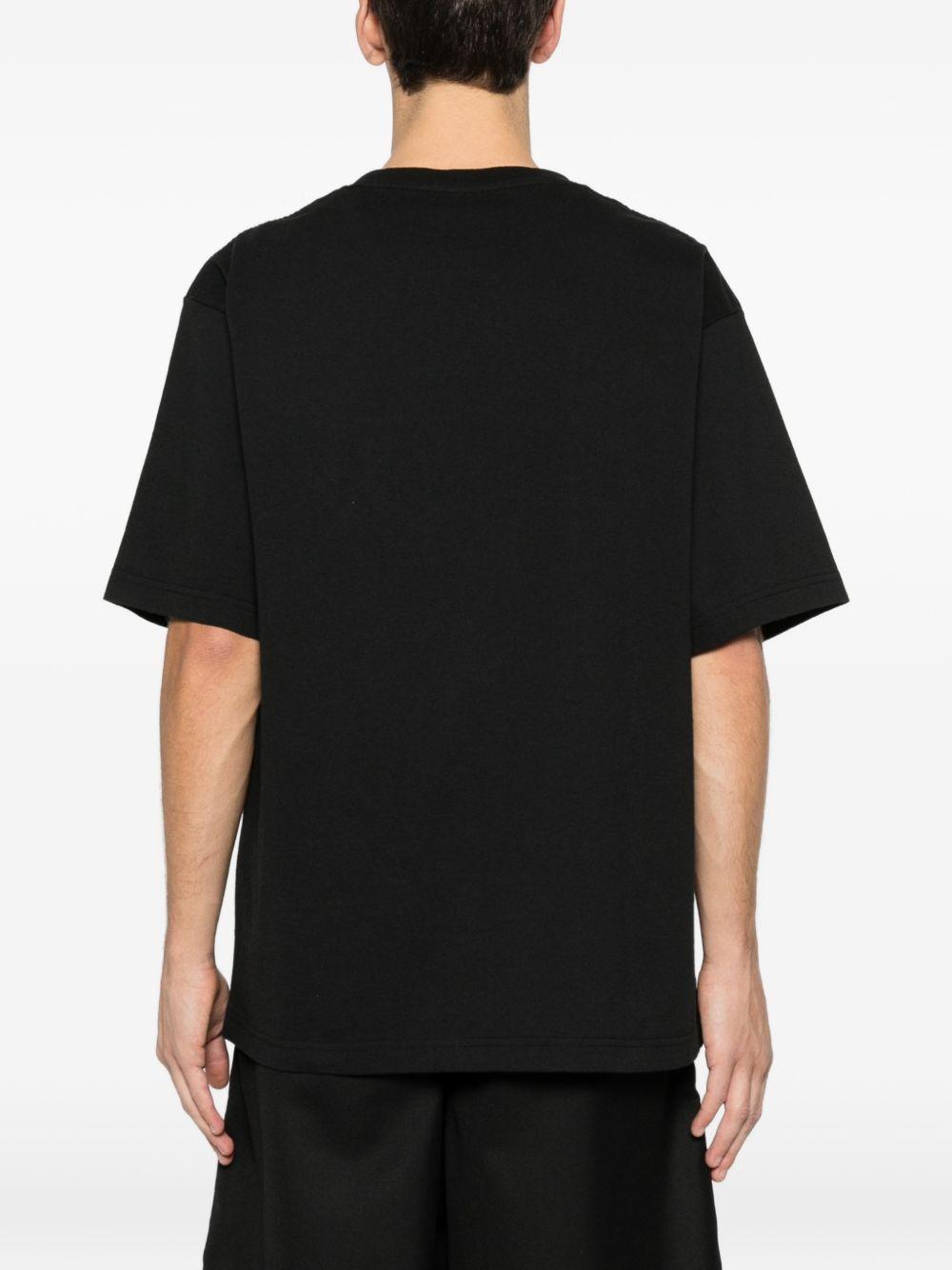 T-shirt nera con ricamo 