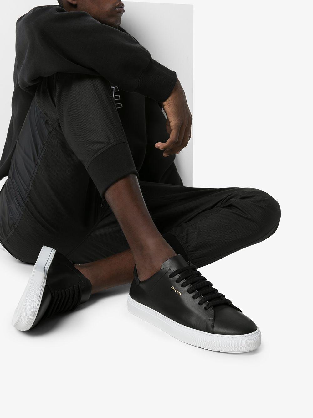 Sneakers con lacci nere 