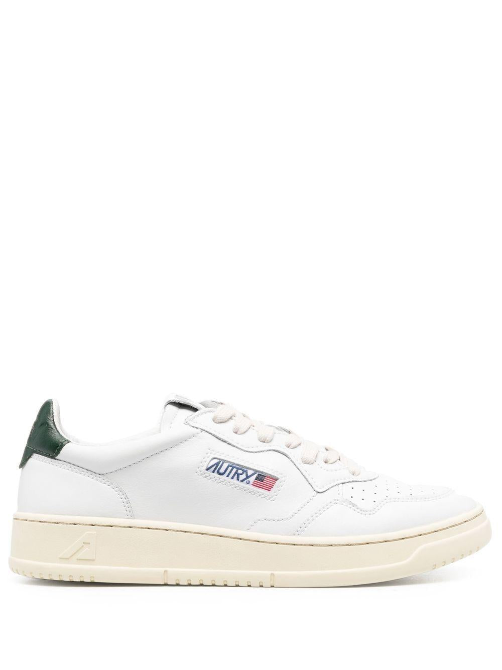 Sneakers bianche Medalist con tallone verde 