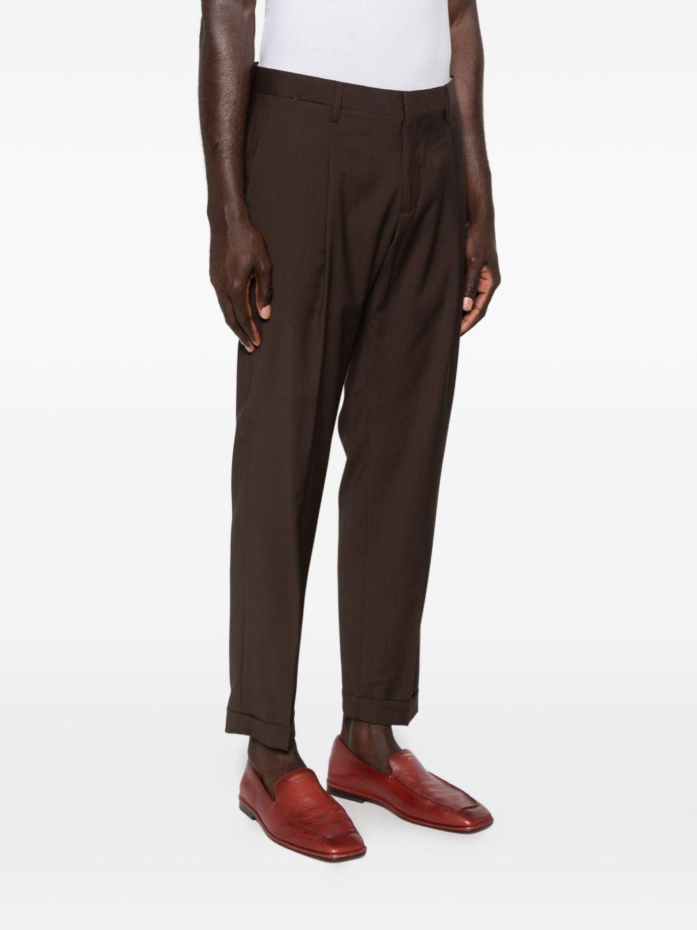 Pantaloni sartoriali marroni con pieghe 