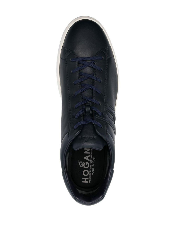 Sneakers blu notte in pelle con logo goffrato 