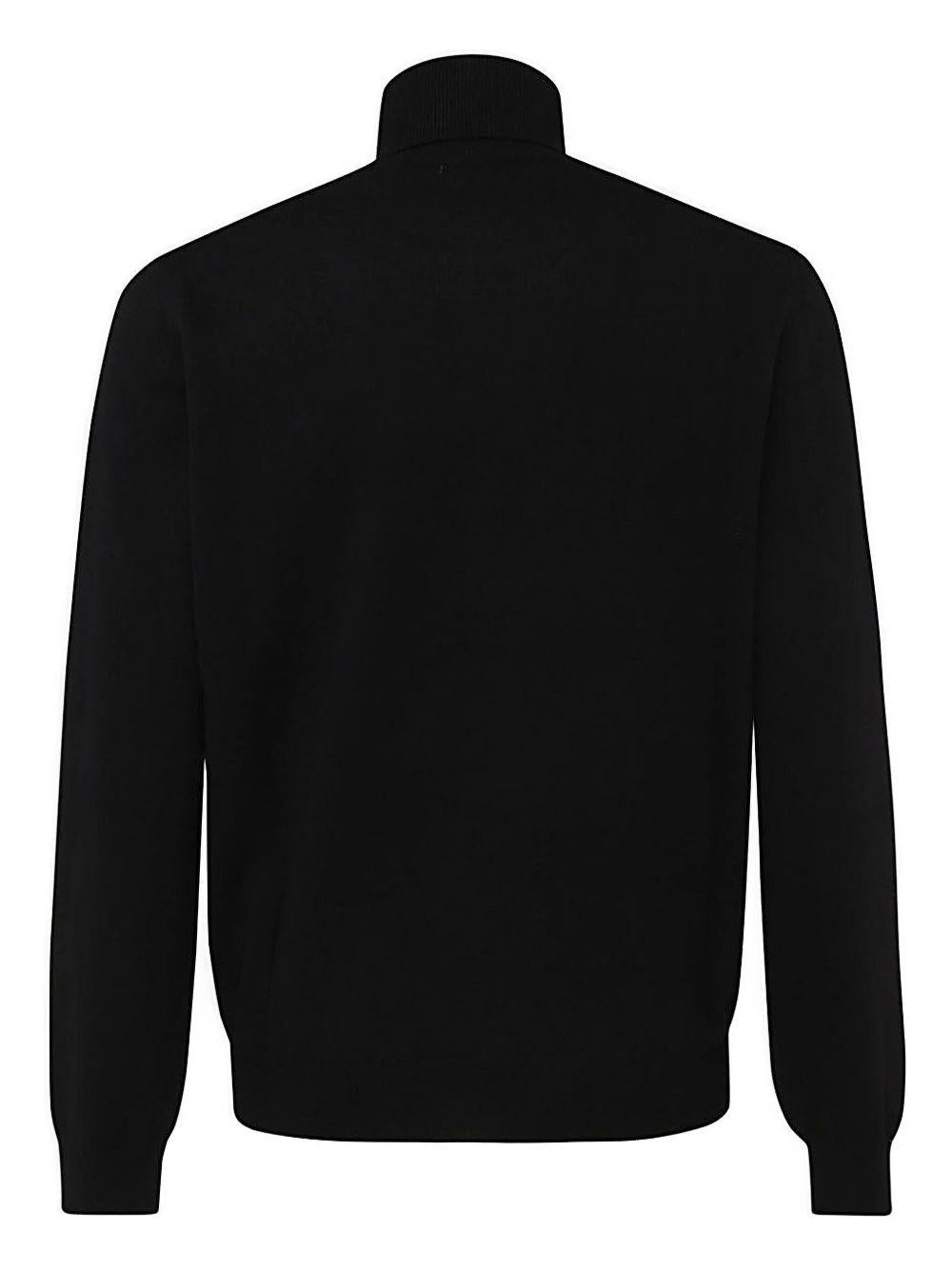 Maglione nero a collo alto