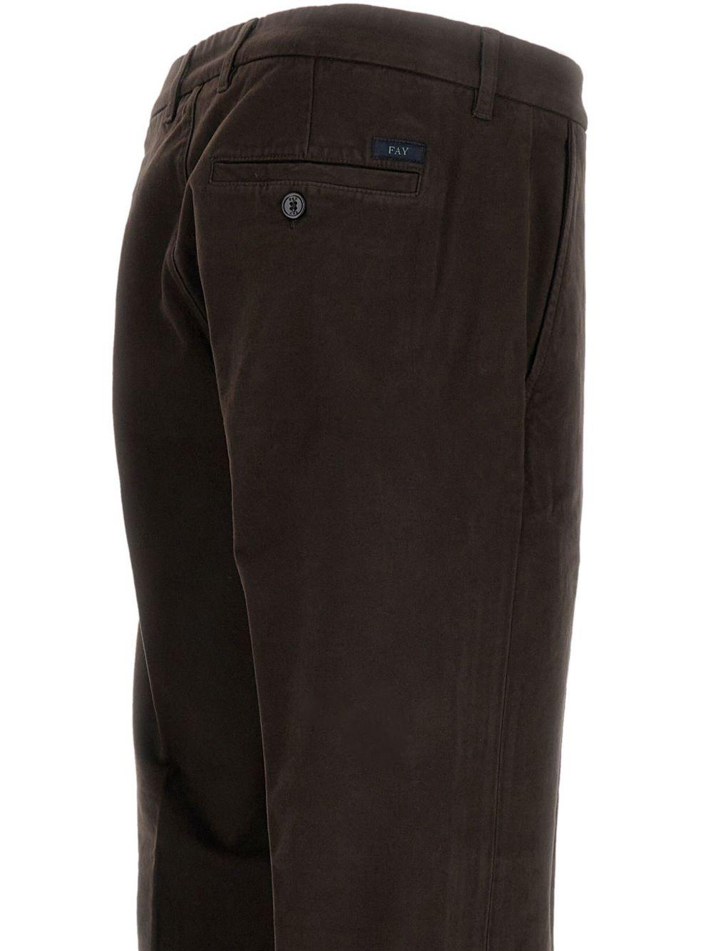 Pantaloni marroni con risvolto 