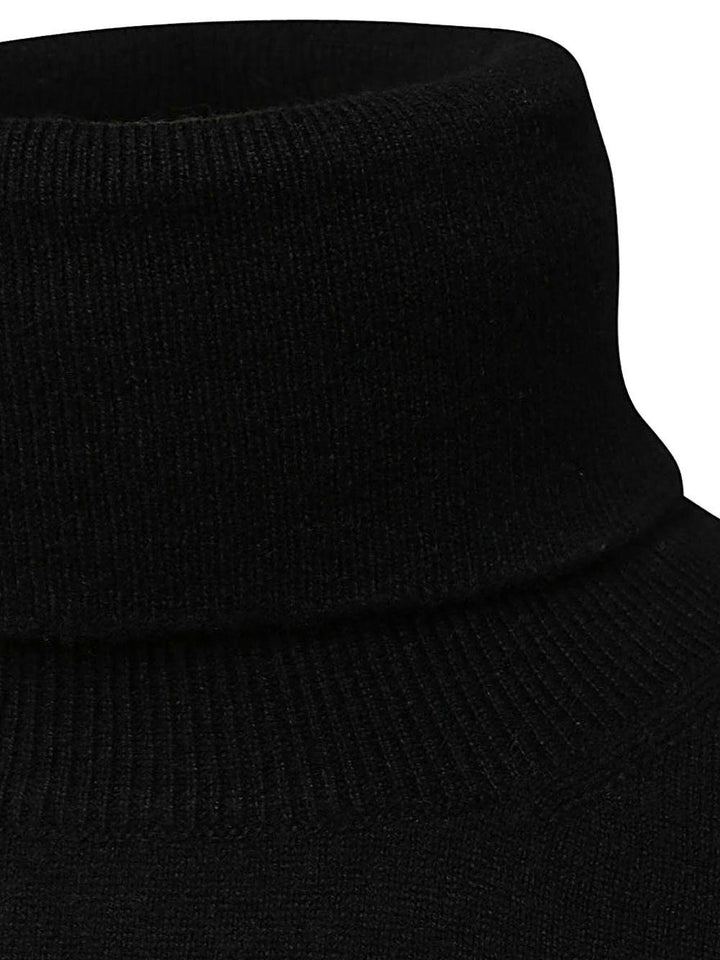 Maglione nero a collo alto