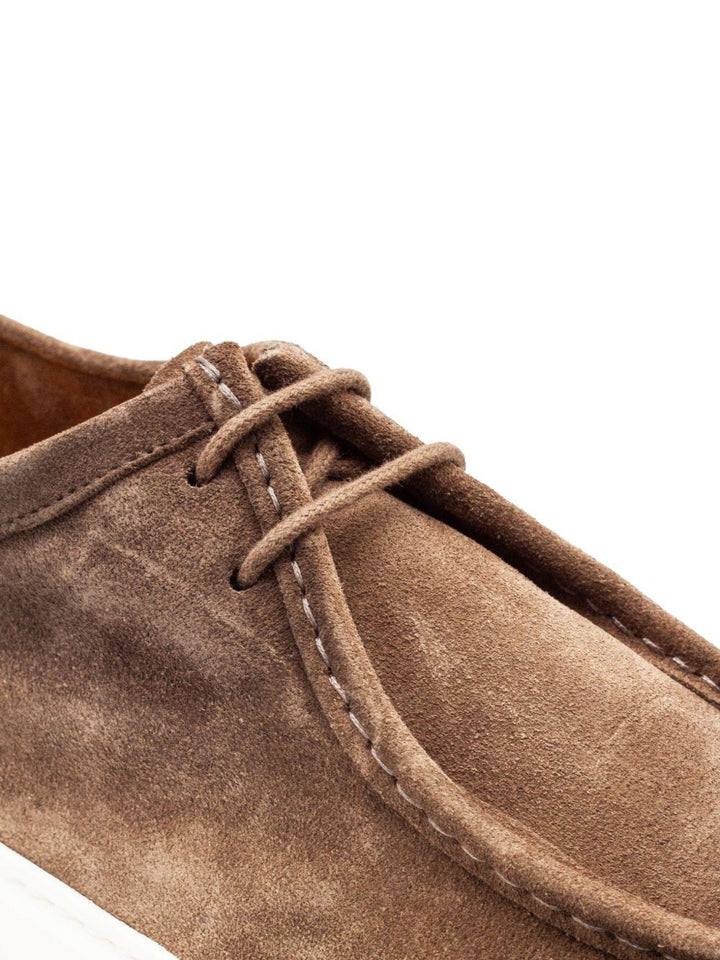 Sneakers cacao in pelle scamosciata con cuciture a contrasto 