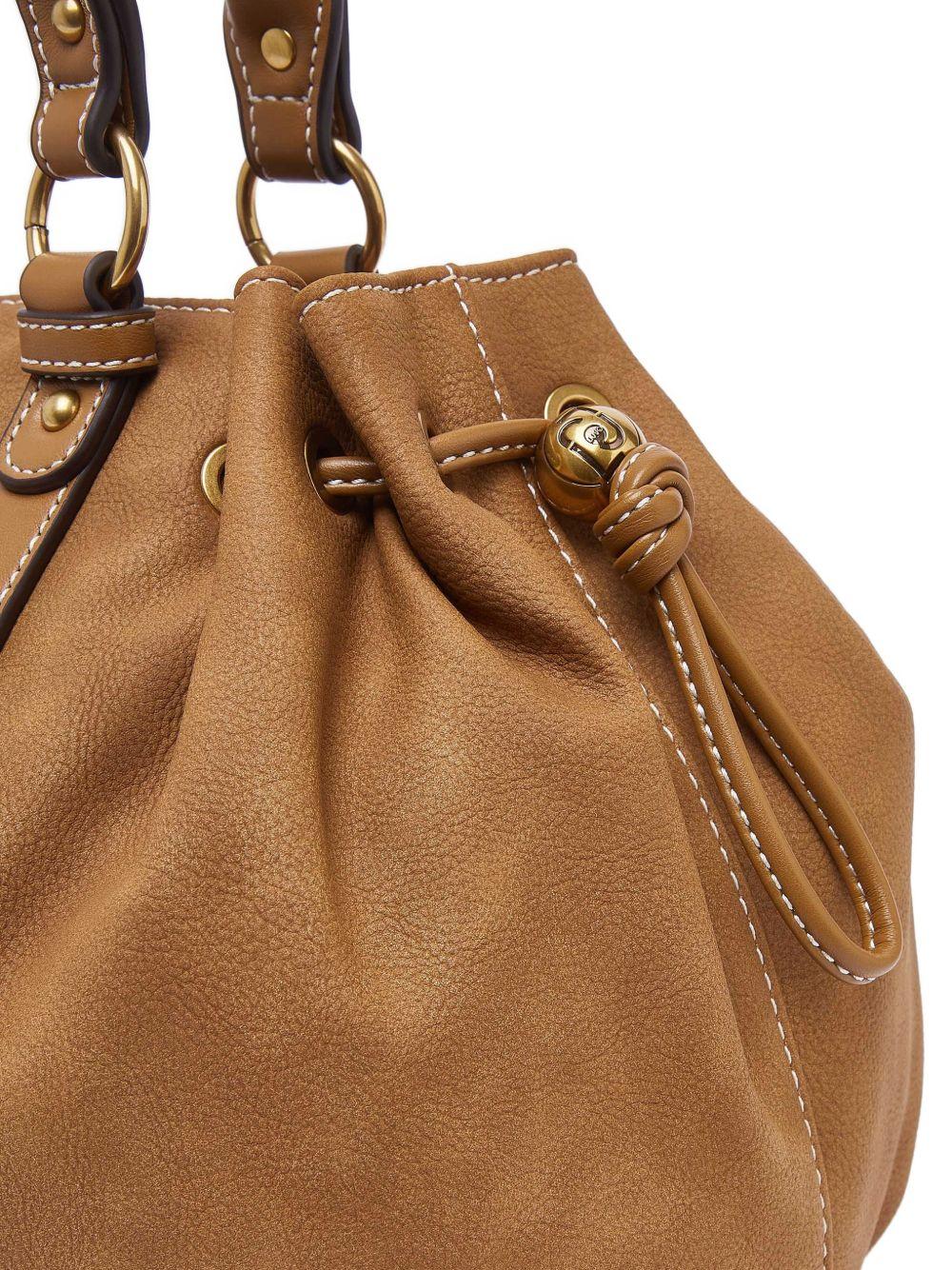 Borsa tote con ciondolo 