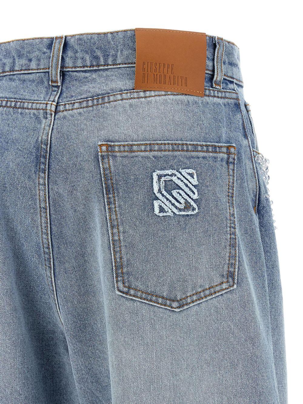 Jeans con applicazioni di cristalli 