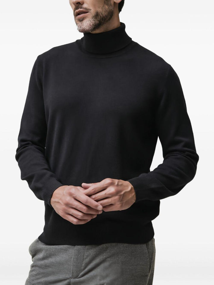 Maglione nero a coste con collo alto 