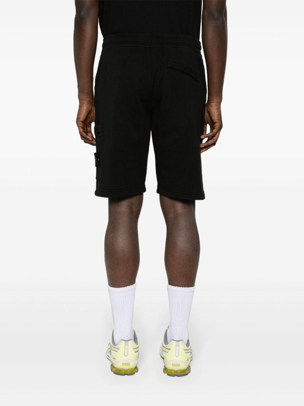 Shorts nero con applicazione 