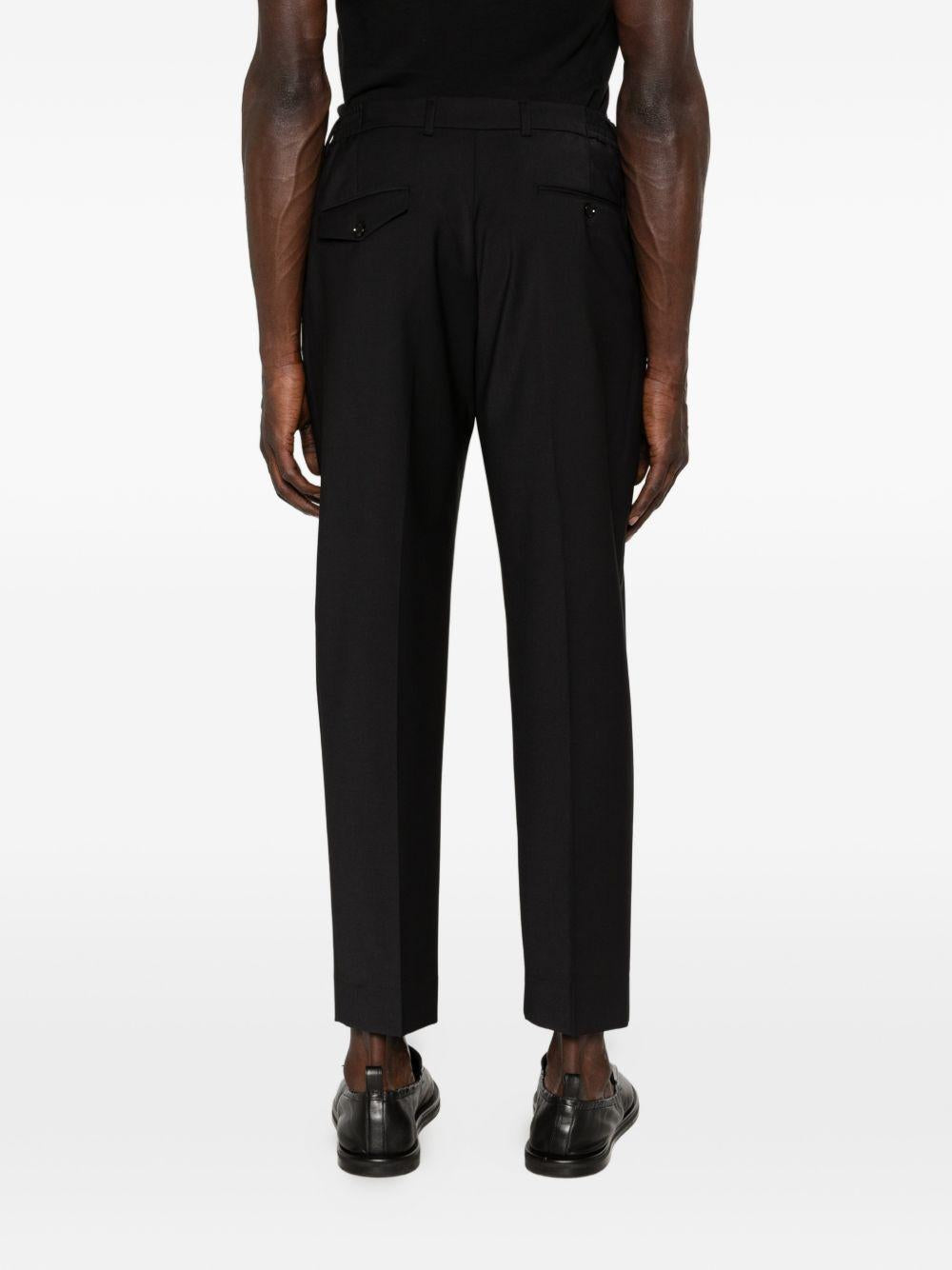 Pantaloni neri con pieghe 