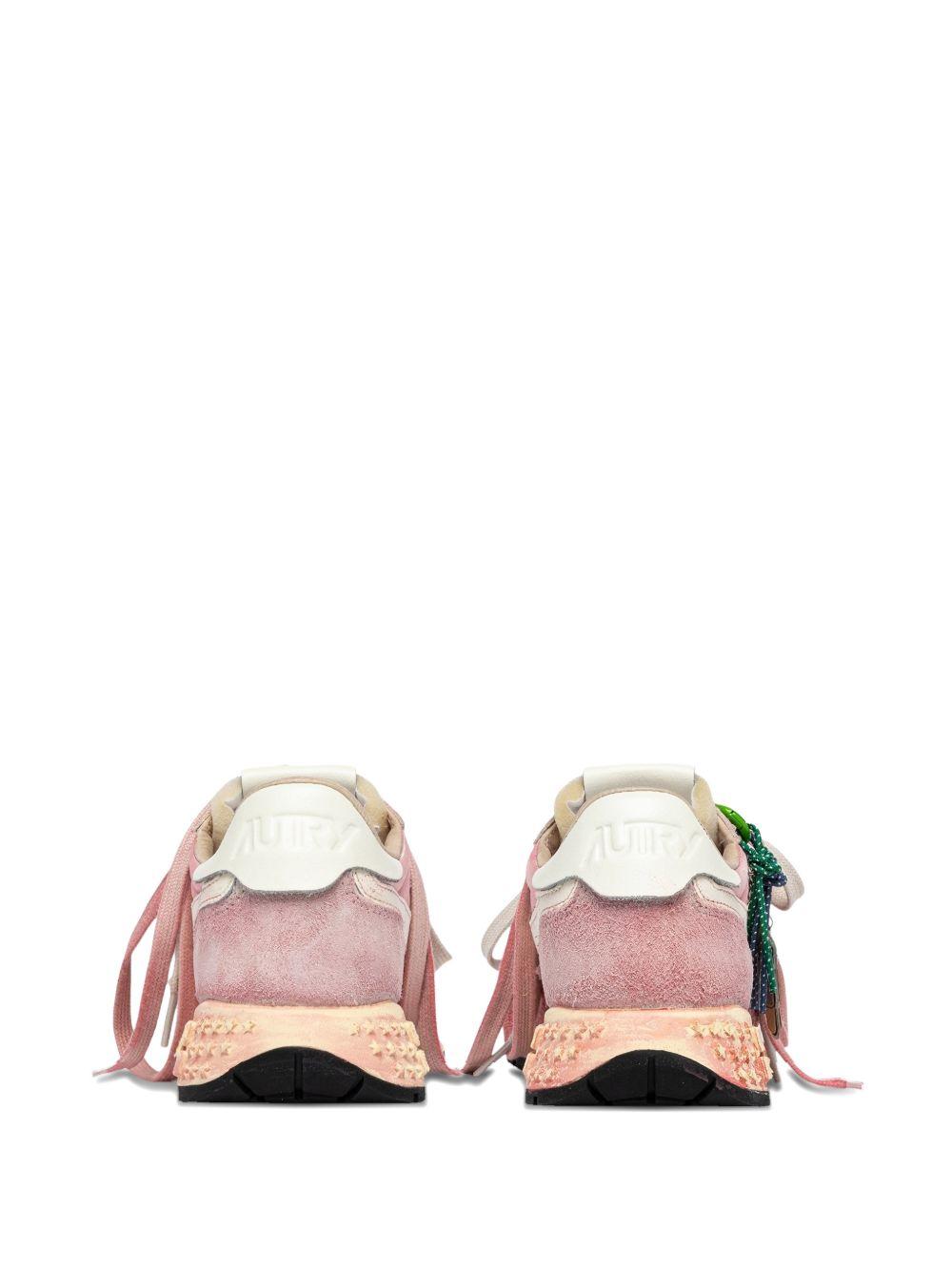 Sneakers con charm 
