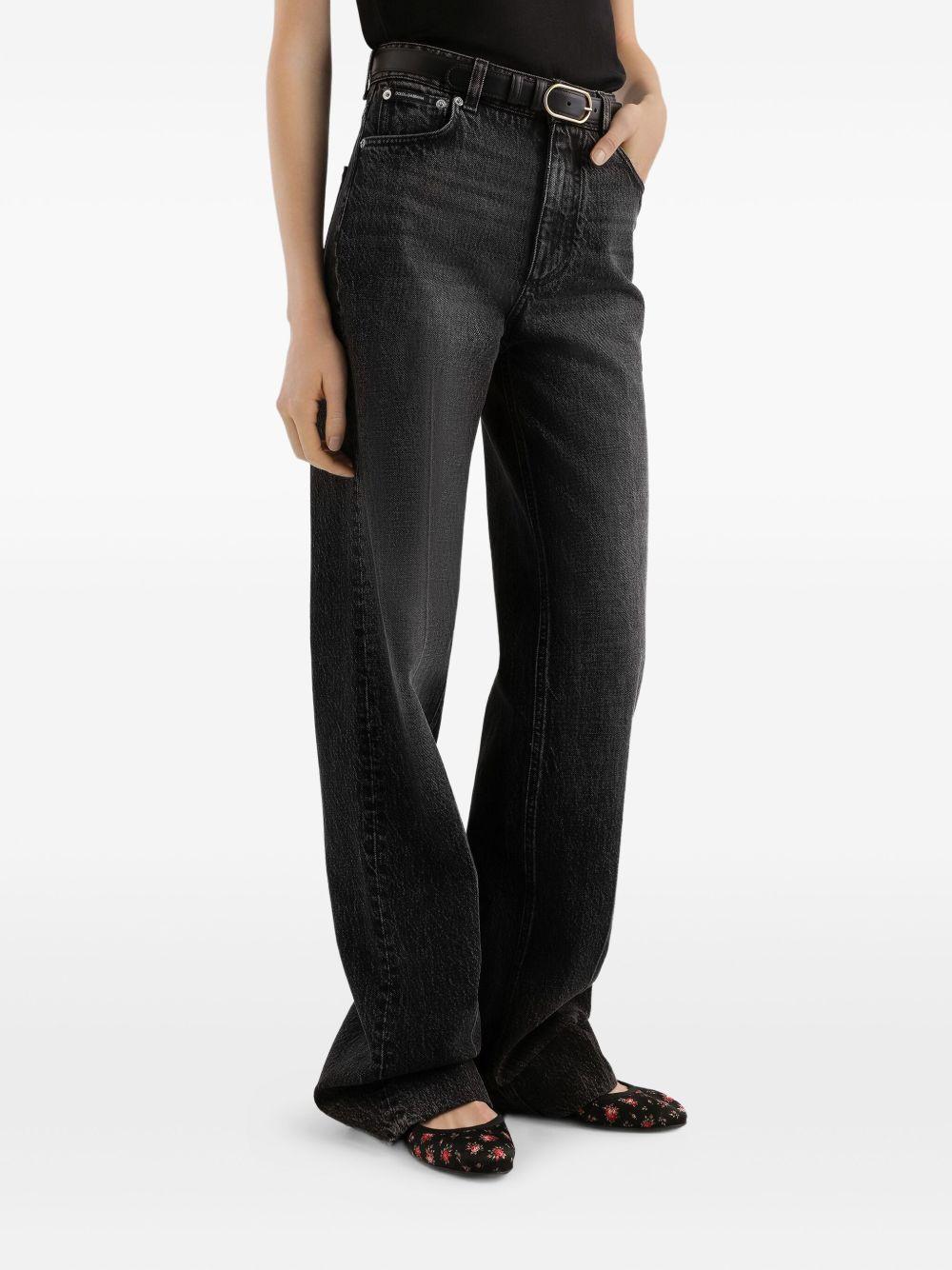 Jeans con placca logo 
