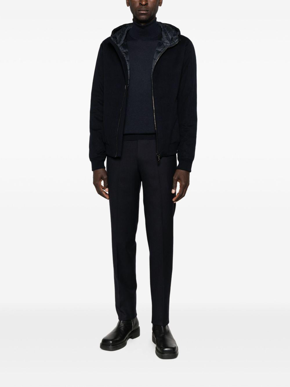 Maglione a collo alto blu navy