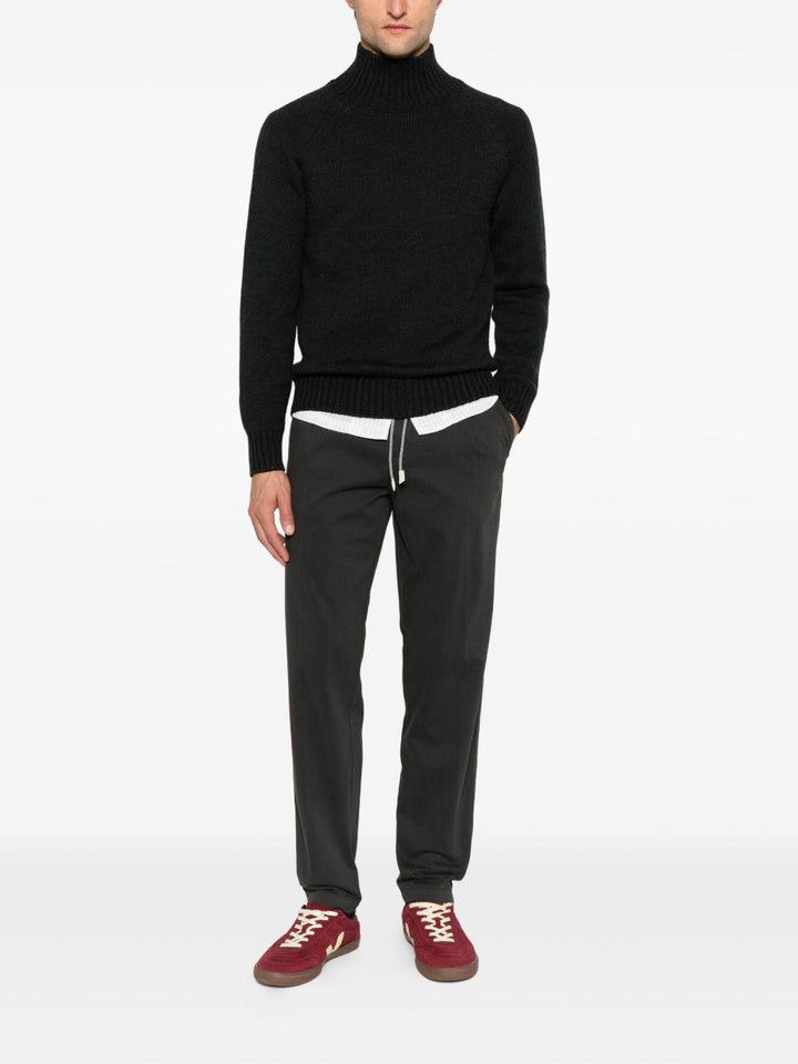 Pantaloni grigi con coulisse e dettaglio plissettato