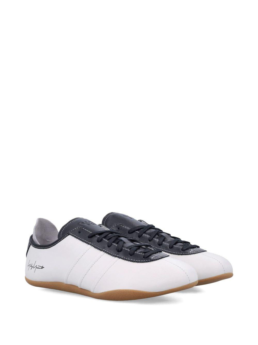 Sneakers bianche Tokyo in pelle con pannelli neri 