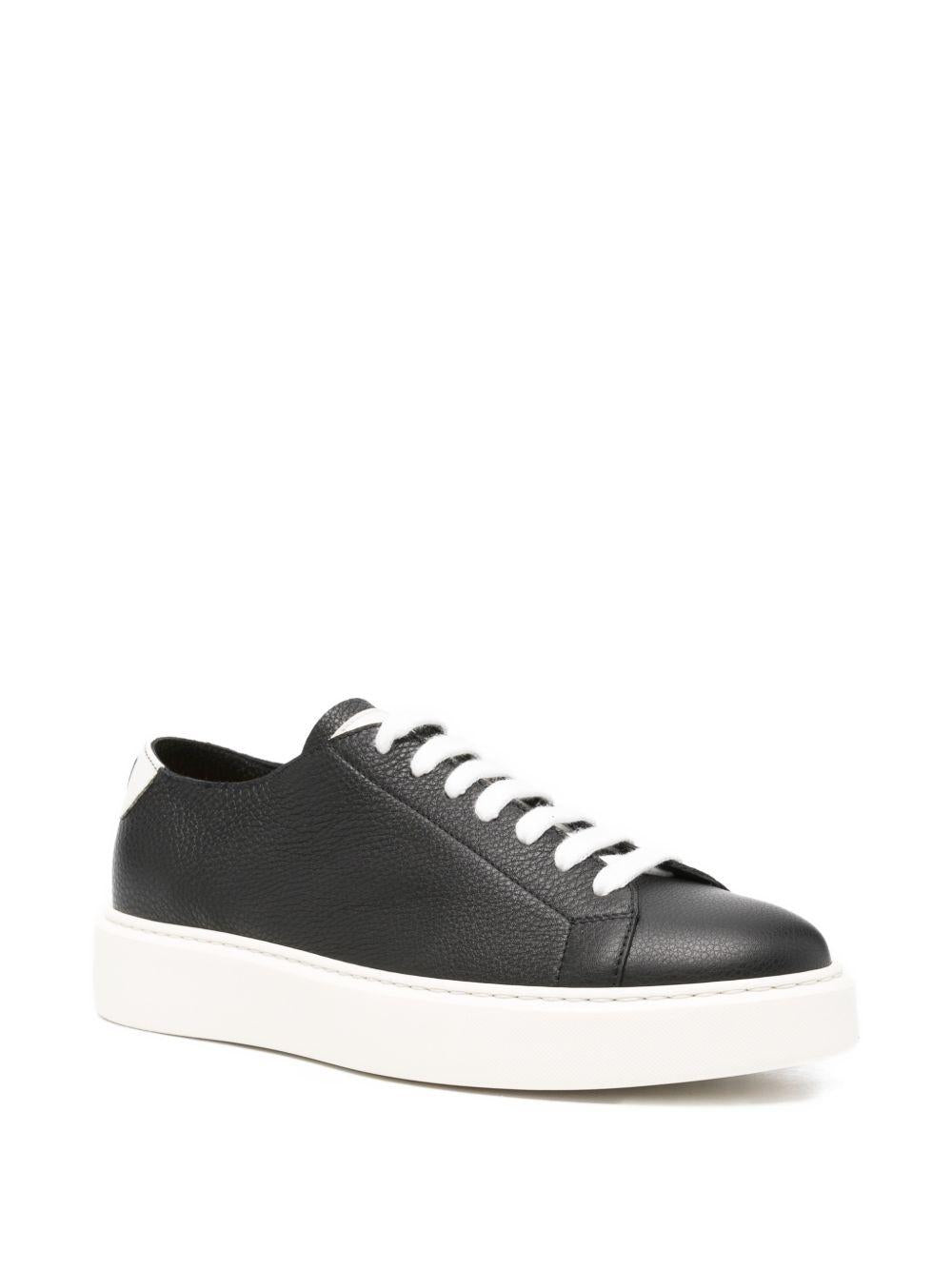 Sneakers marroni in pelle martellata 