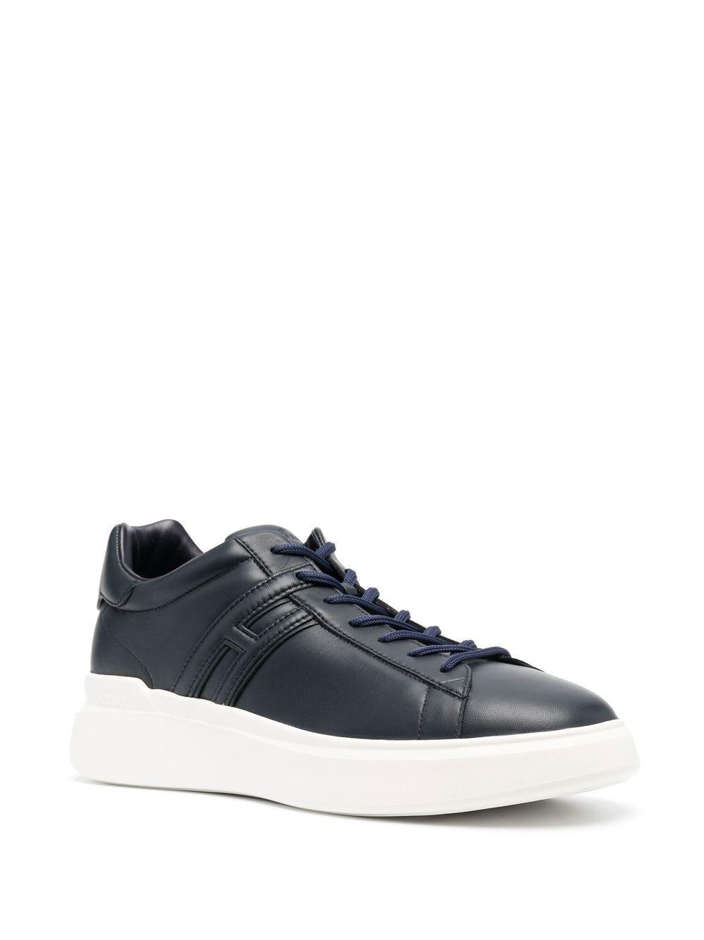 Sneakers blu notte in pelle con logo goffrato 