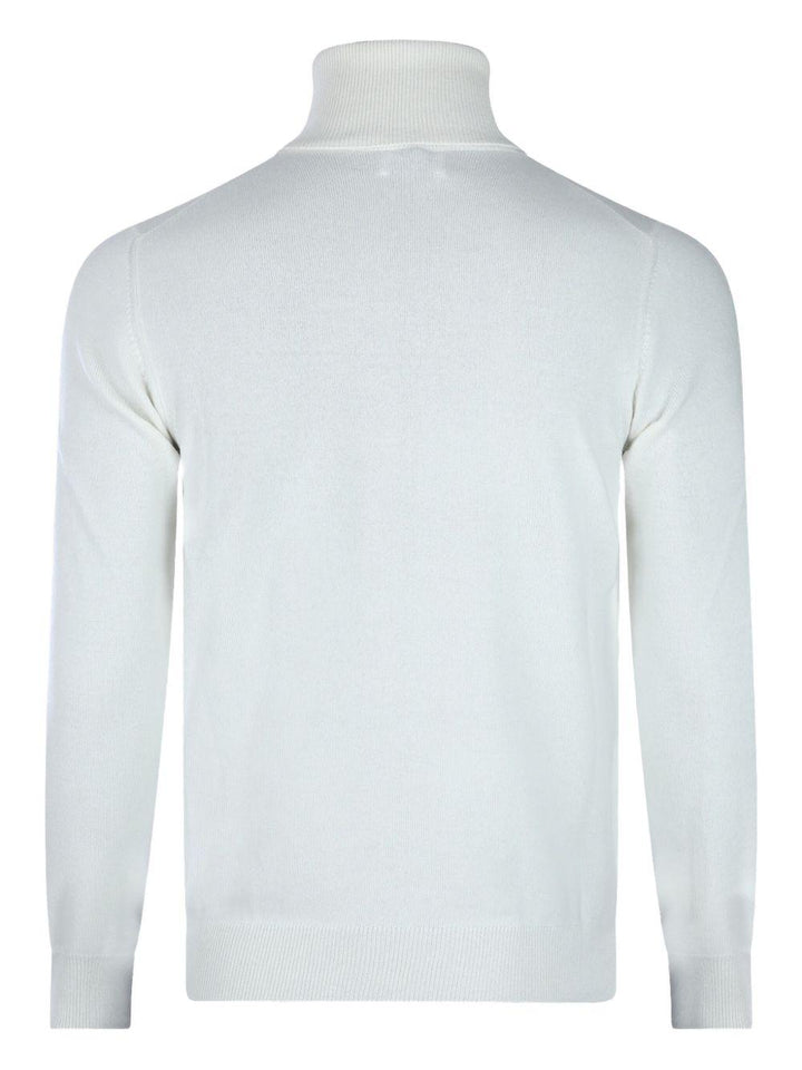 Maglione bianco a coste a collo alto 
