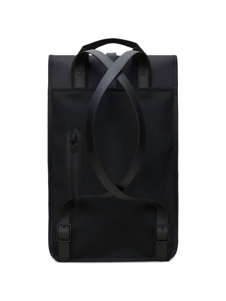 Zaino nero con patta 