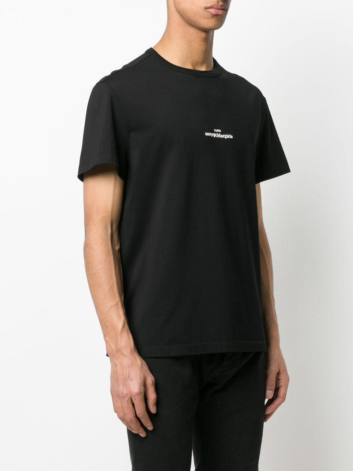 T-shirt nera con logo 