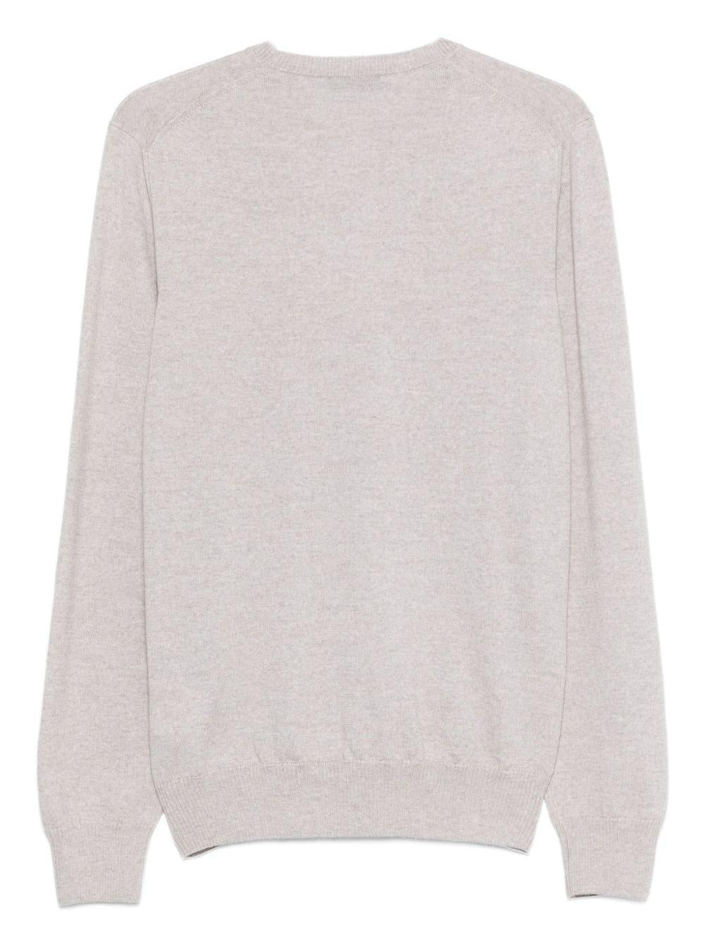 Maglione grigio con scollo rotondo