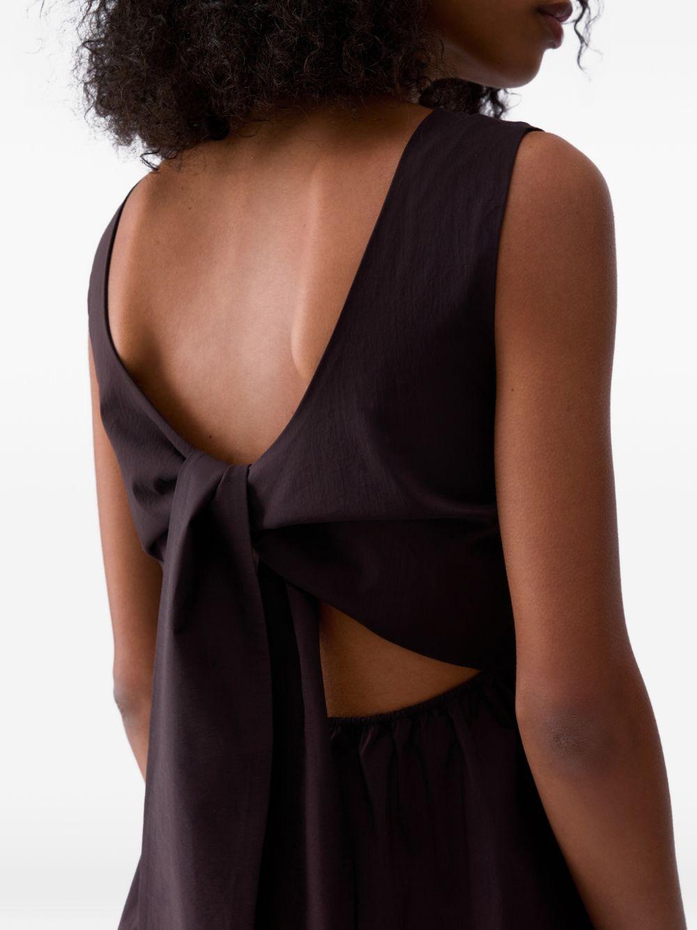 Top con dettaglio cut-out 
