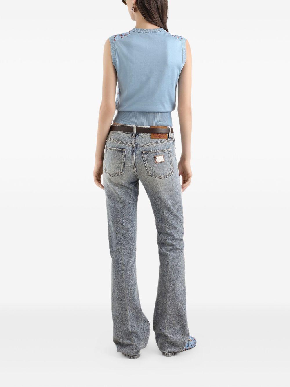 Jeans con placca logo 