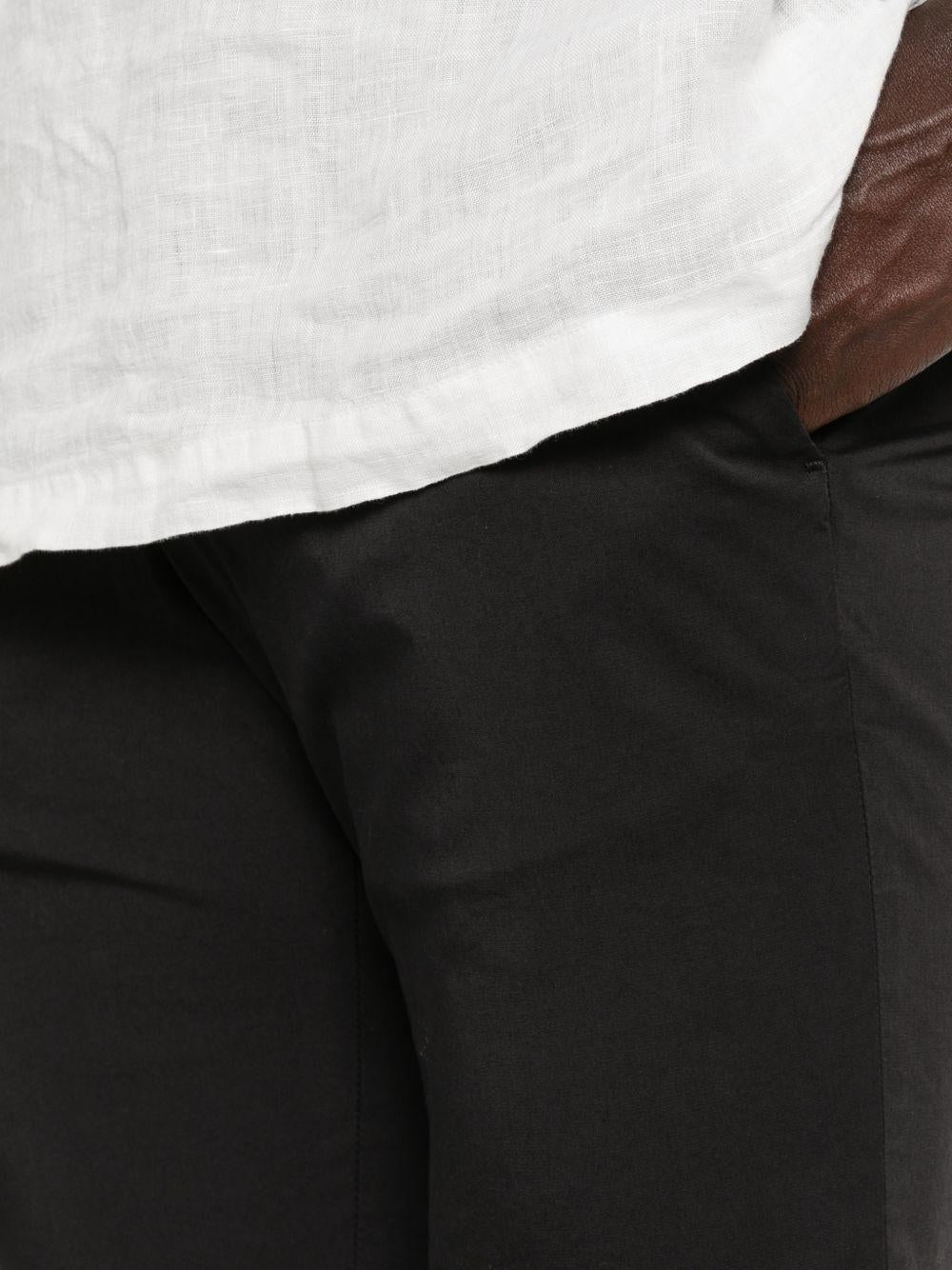 Pantaloni neri con risvolto 