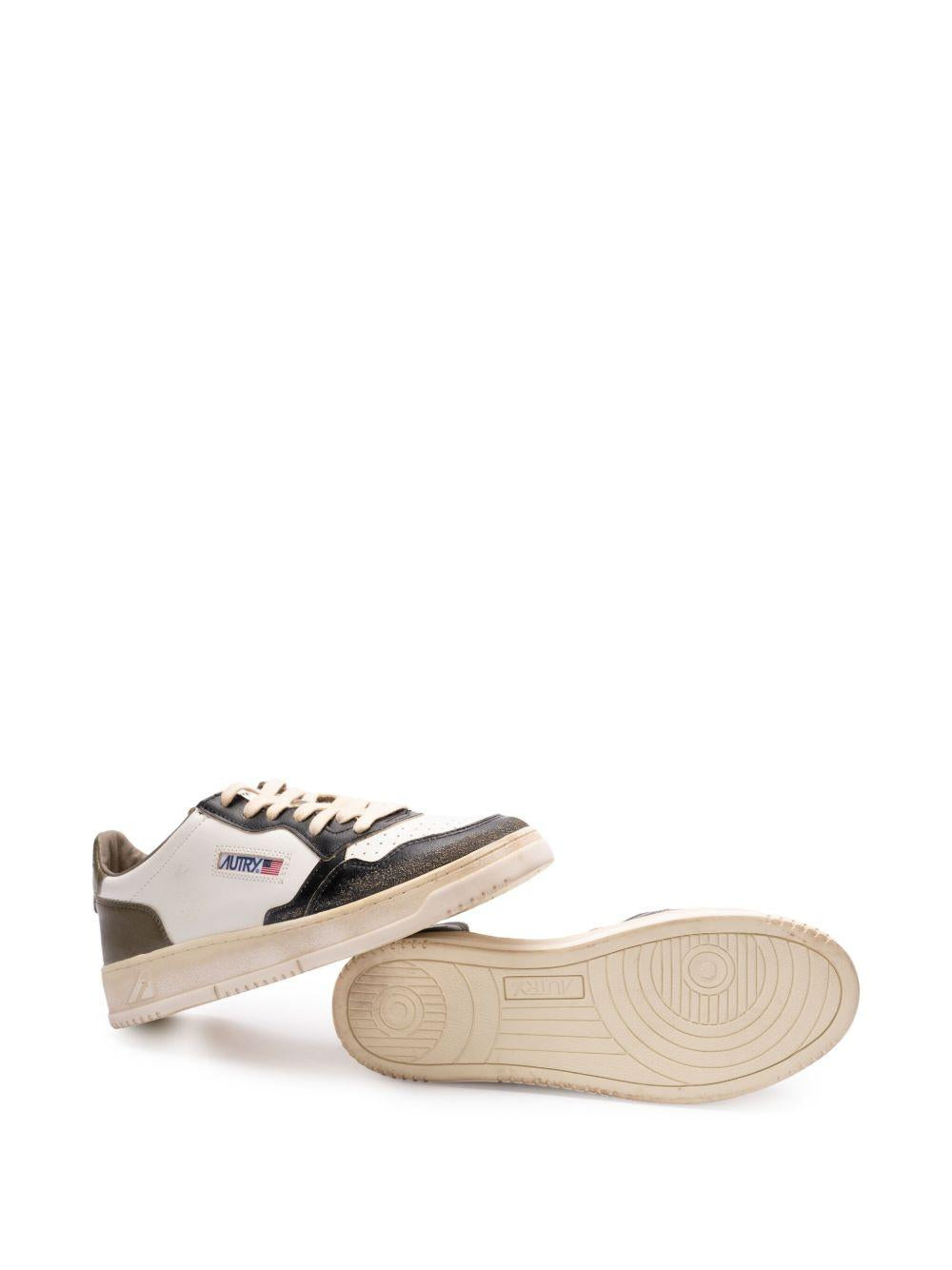 Sneakers bianche bicolore con logo 