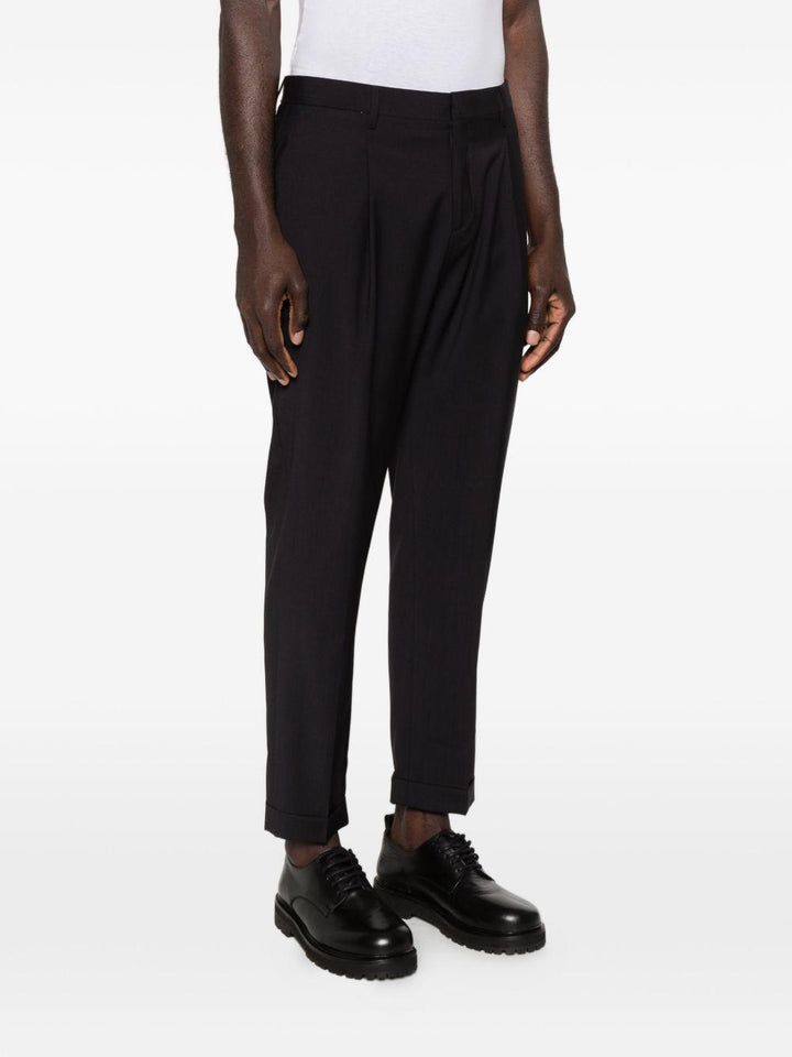 Pantaloni sartoriali blu navy con pieghe 