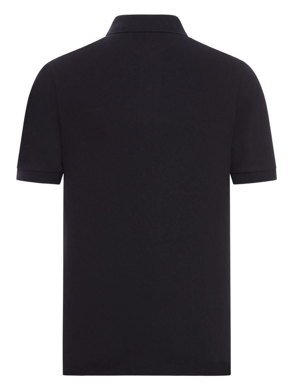 Polo nera con applicazione logo 