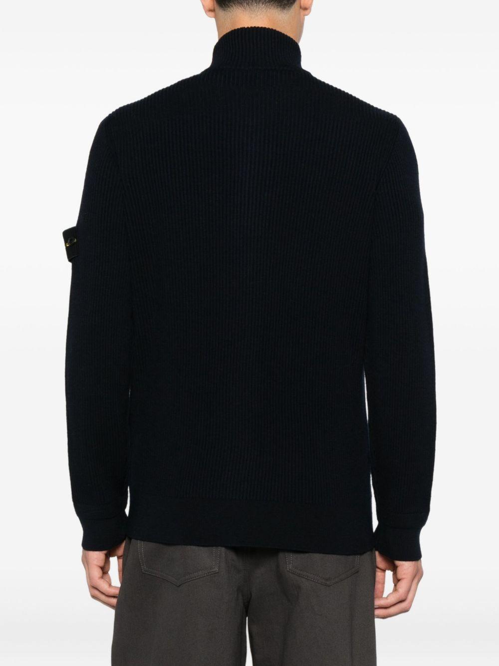 Cardigan blu scuro a coste con zip e collo alto 