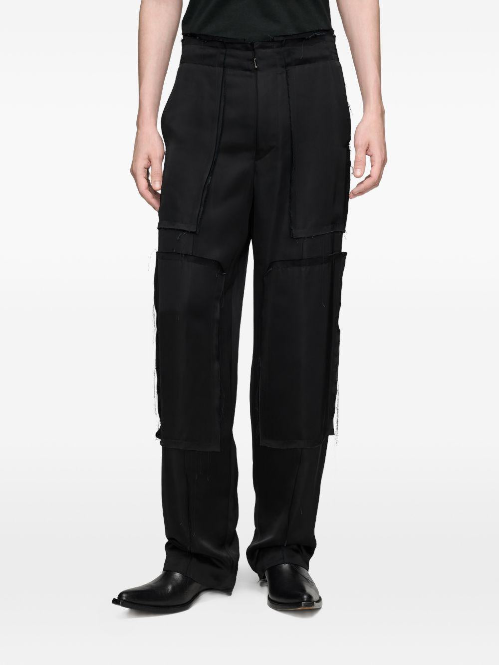 Pantaloni neri con cuciture a taglio vivo 