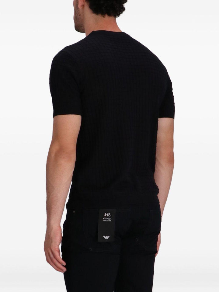 T-shirt nera a maniche corte 