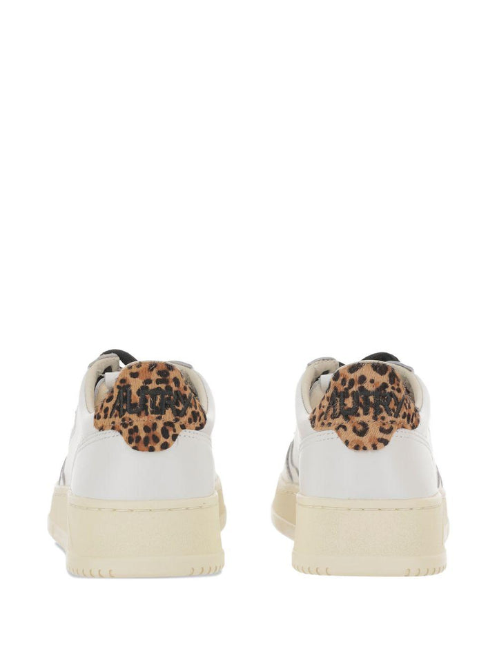 Sneakers con dettaglio leopardato 