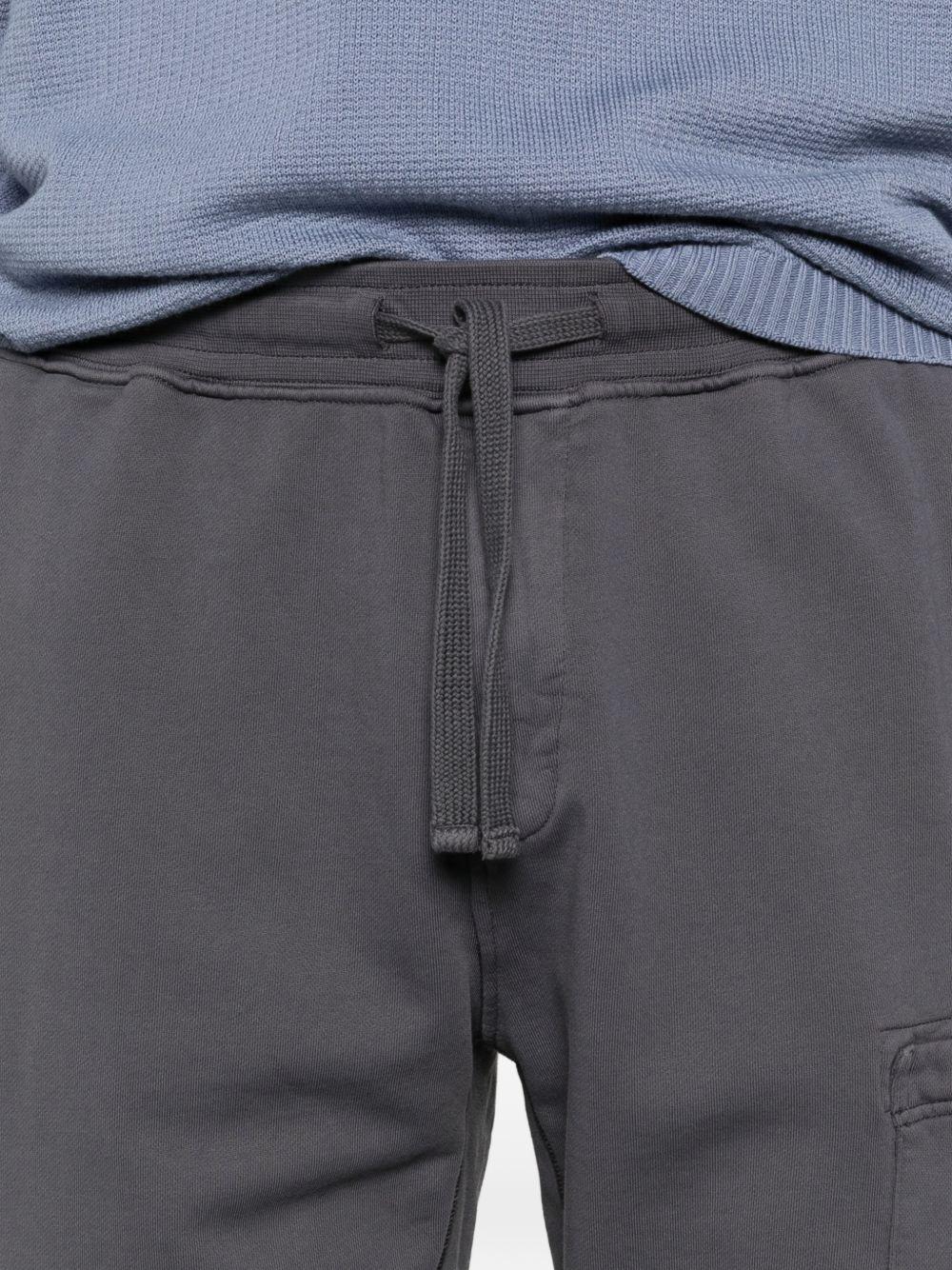 Shorts blu navy con applicazione 