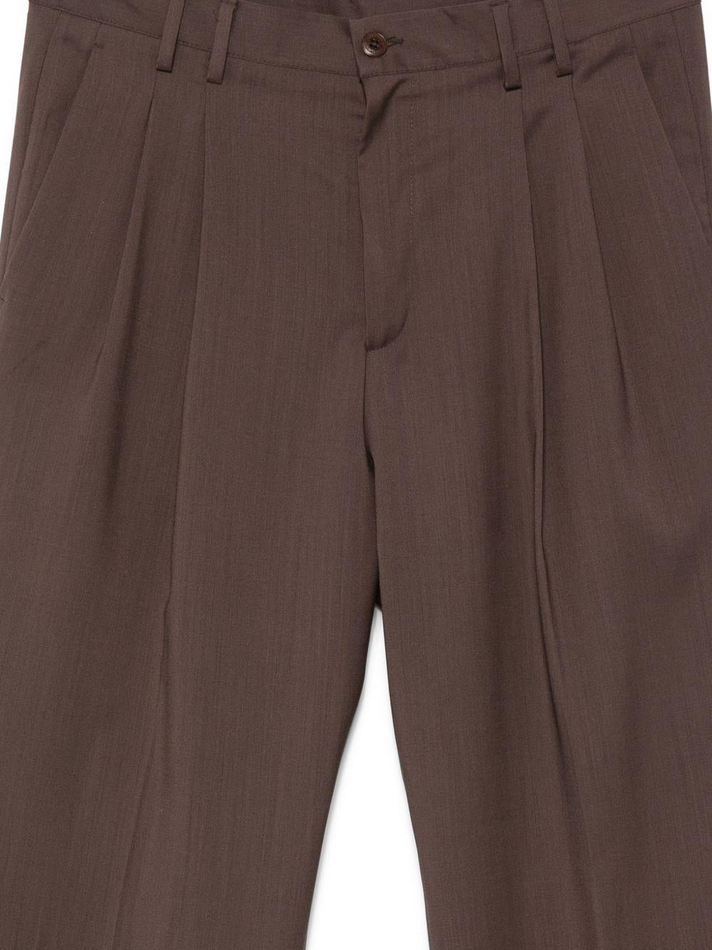 Pantaloni sartoriali marroni con pieghe 