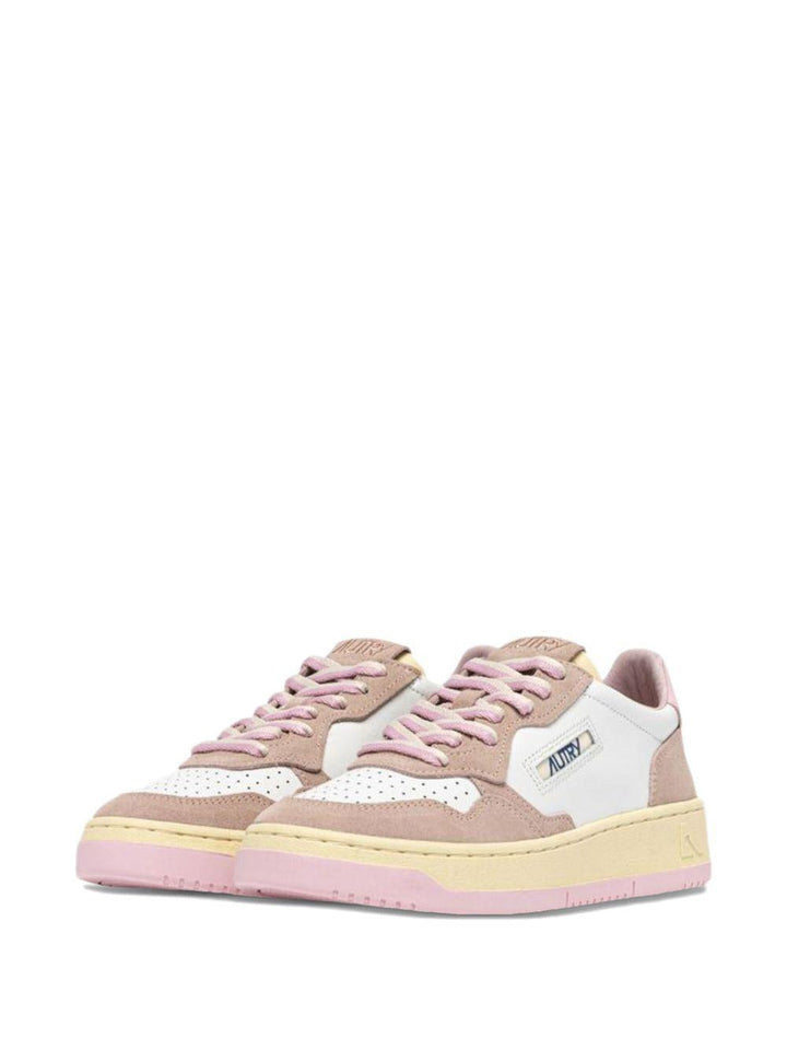Sneakers medalist 