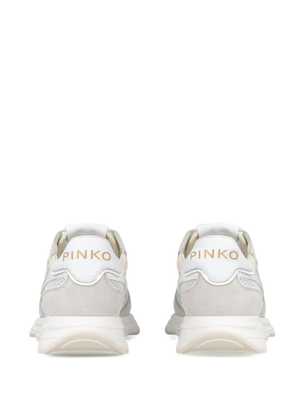 Sneakers con applicazione 