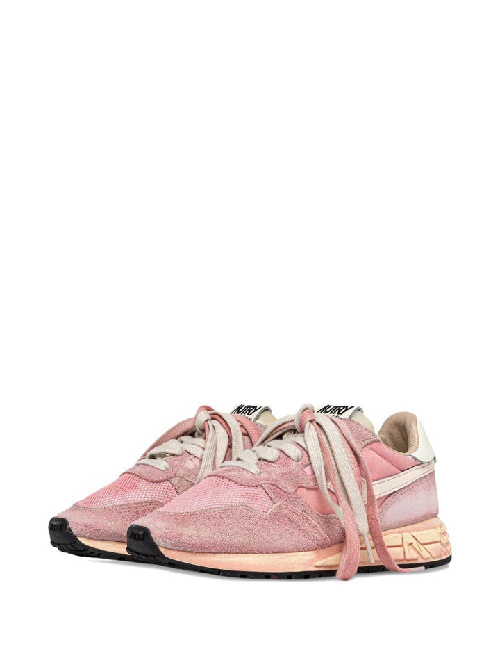 Sneakers con charm 