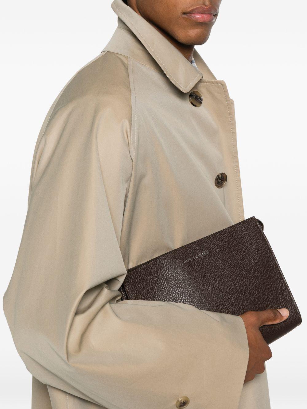 Clutch marrone in pelle 