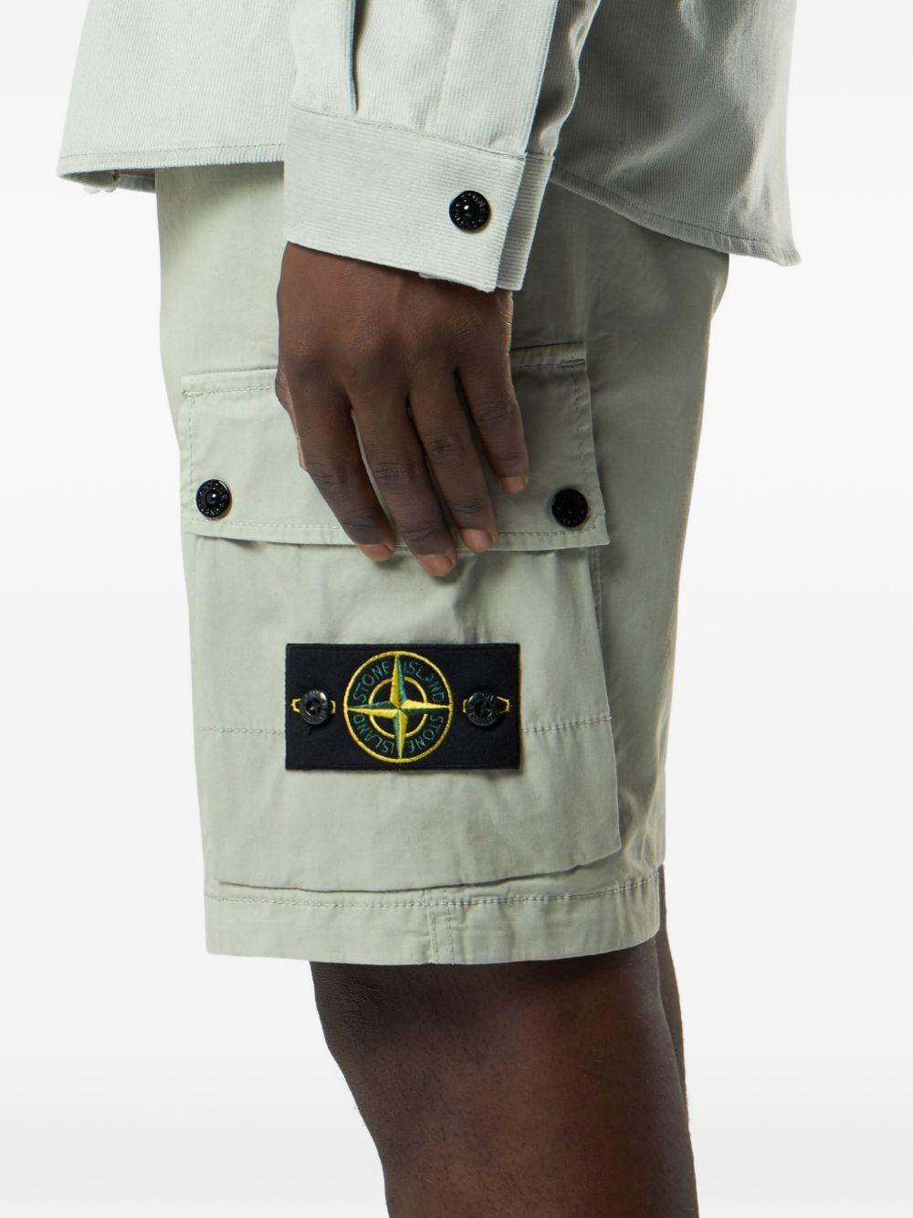 Cargo shorts sege con logo patch 