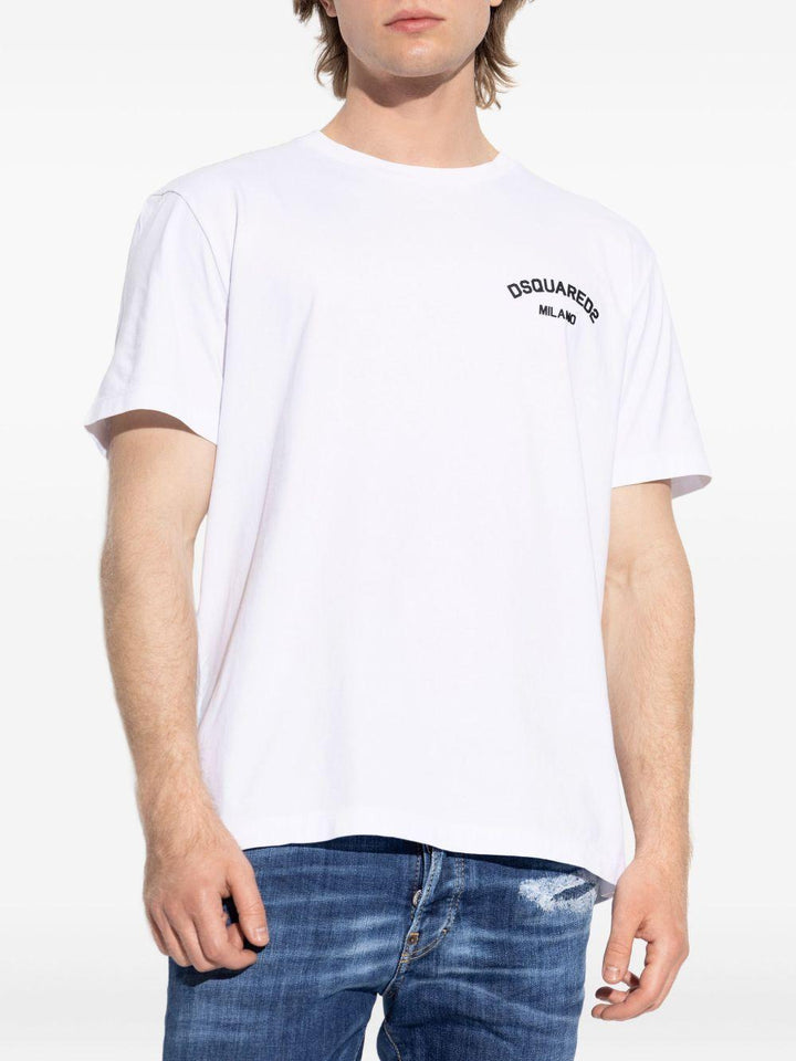 T-shirt bianca in cotone con logo sul petto 