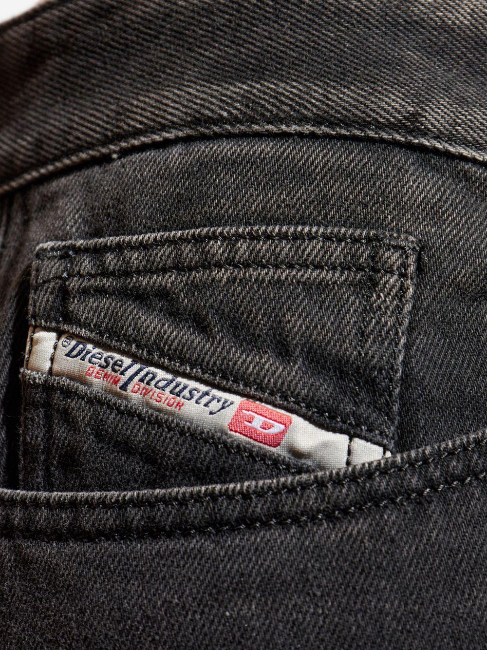 Jeans neri a gamba ampia 