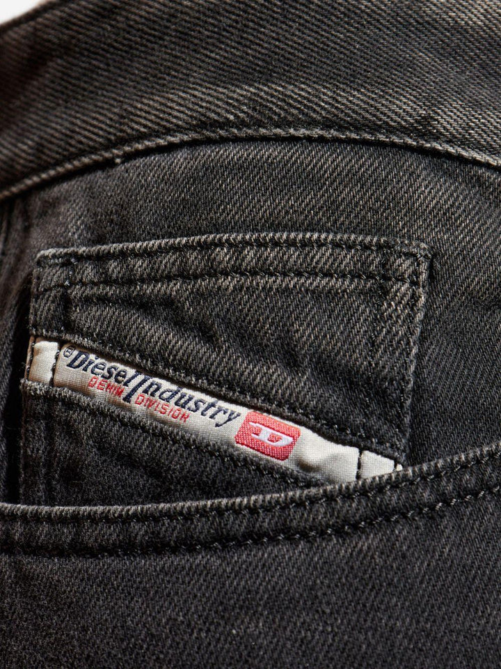 Jeans neri a gamba ampia 