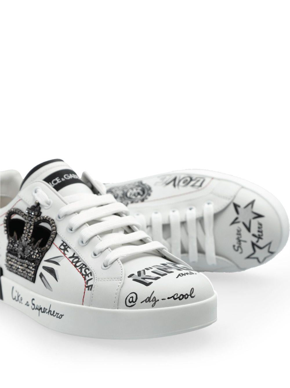 Sneakers bianche con applicazione logo e rinforzo a contrasto 
