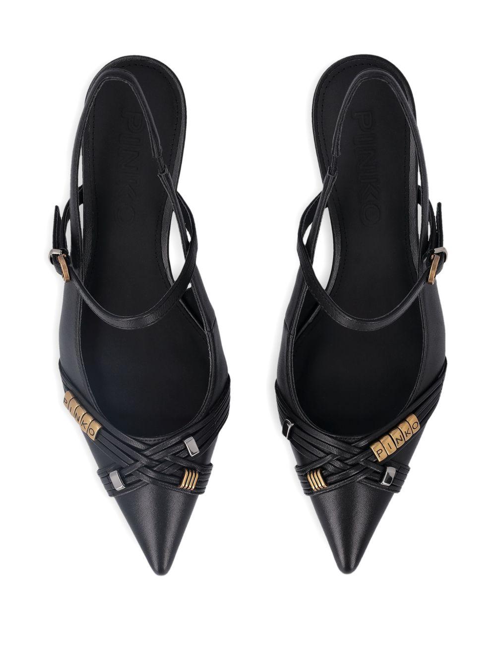 Pumps con cinturino posteriore 