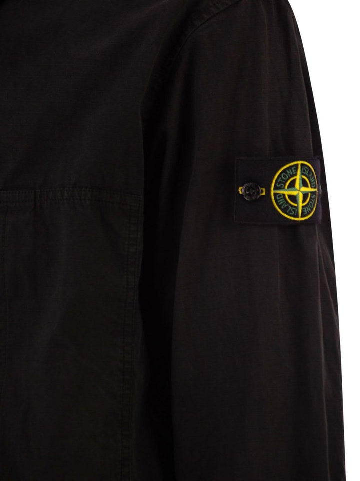 Overshirt nera con tasche sul petto 